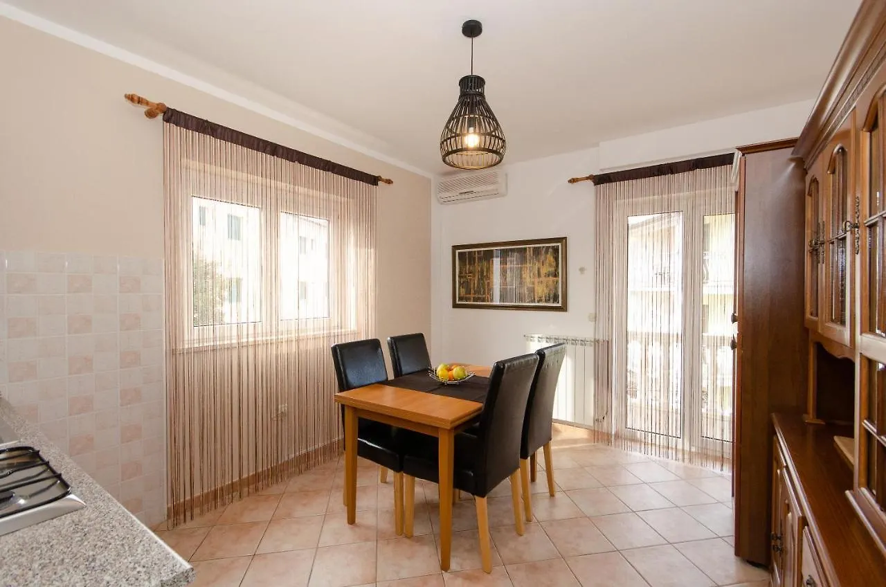 Apartments Villa Amfora Rovinj 0*,