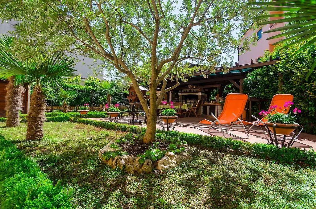 Apartments Villa Amfora Rovinj 0*,