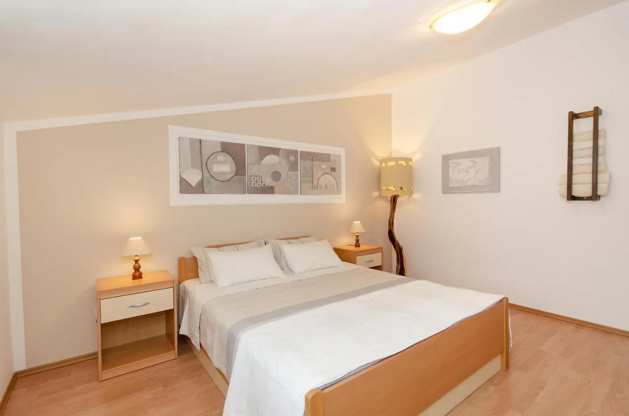 Apartments Villa Amfora Rovigno 0*,