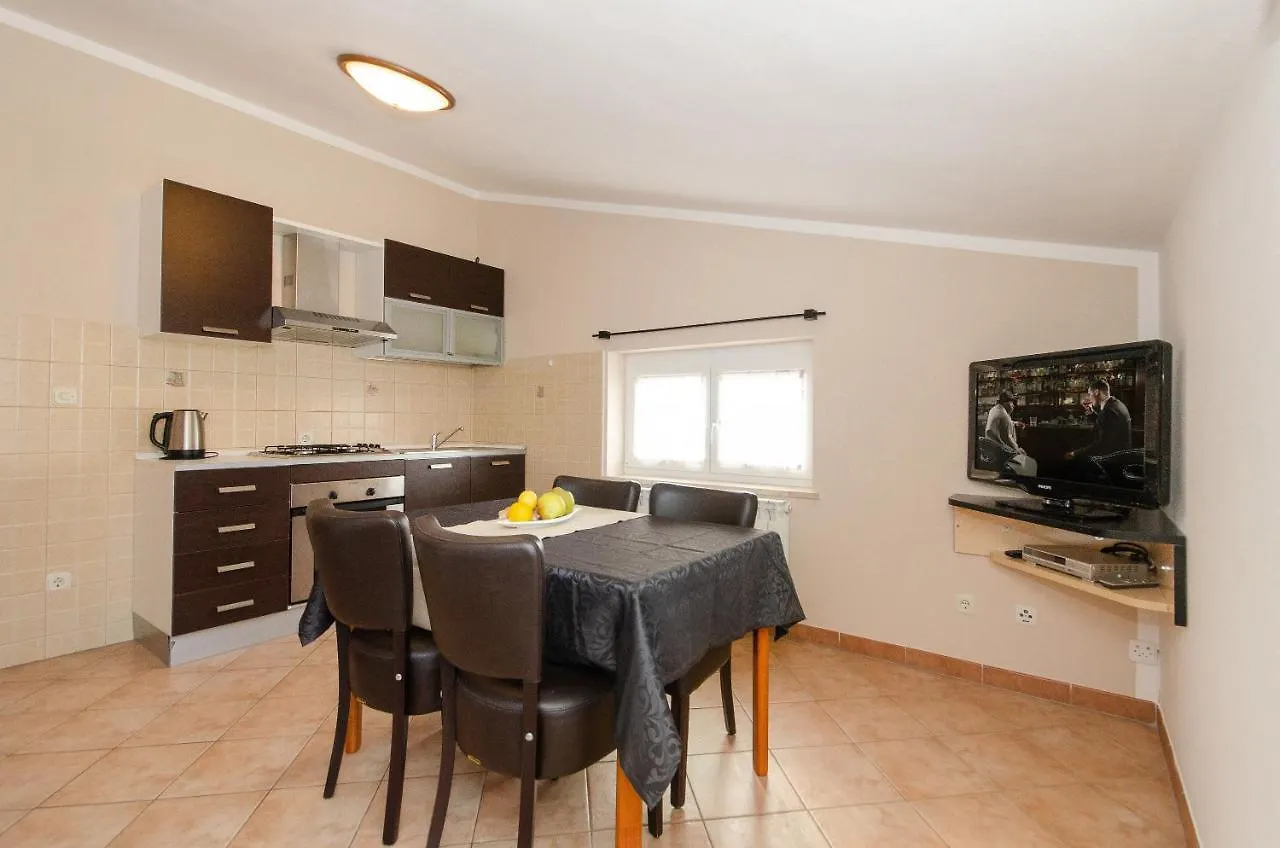 Apartments Villa Amfora Rovinj 0*,