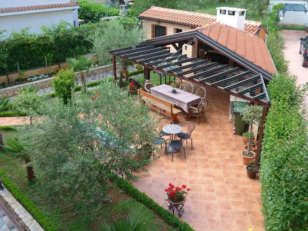 Apartments Villa Amfora Rovigno Croazia